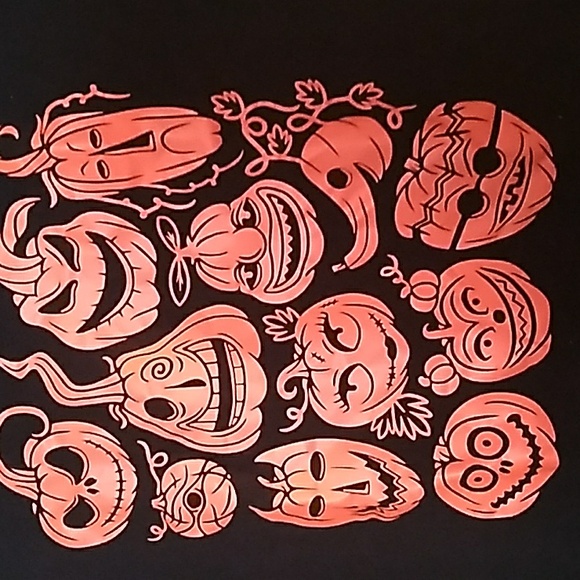 Bella Canvas Black T-Shirt with Various Scary Orange Pumpkin Faces (L2) - Picture 3 of 6